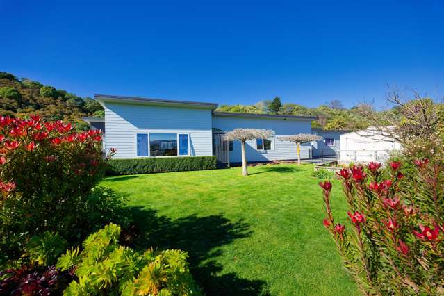 Easy living, bay style
