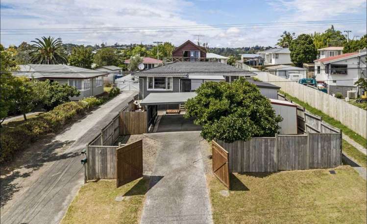 1/25 Fairclough Road Beach Haven_3