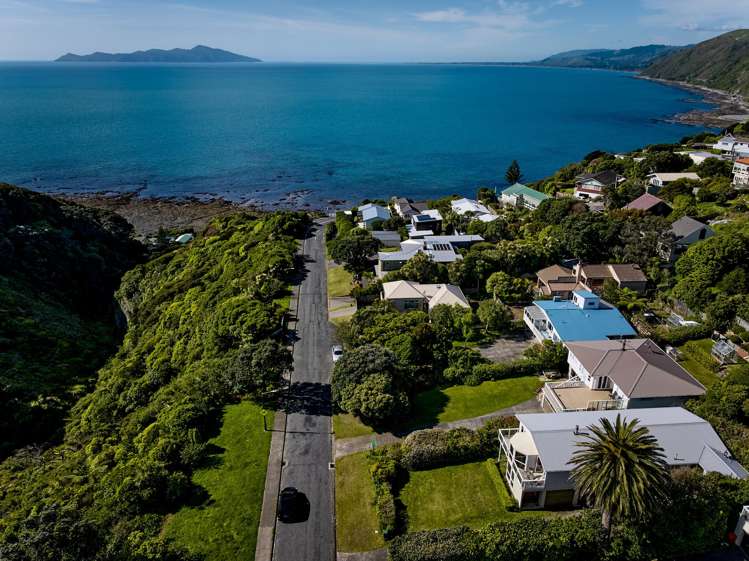 18 Pukerua Beach Road Pukerua Bay_22