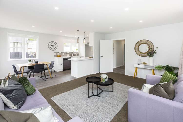 11 Richard Grove Stokes Valley_6