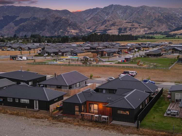 175 Burdon Loop Lake Hawea_17