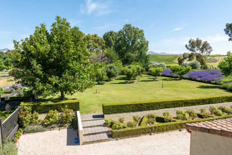21 Fairbourne Drive Fairhall_2