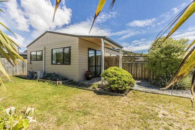 8 Sherwin Avenue Albert Town_2