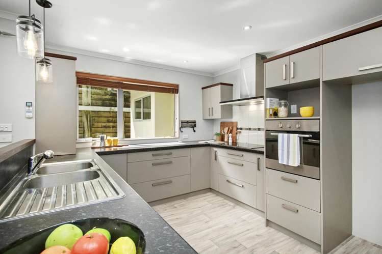 16 Westwood Road Tawa_10