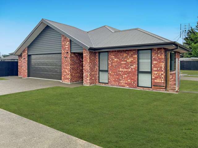LEESTON  LOCATION,NEAR NEW HOME, QUIET LIFESTYLE, THREE BEDROOMS, TWO BATHROOMS
