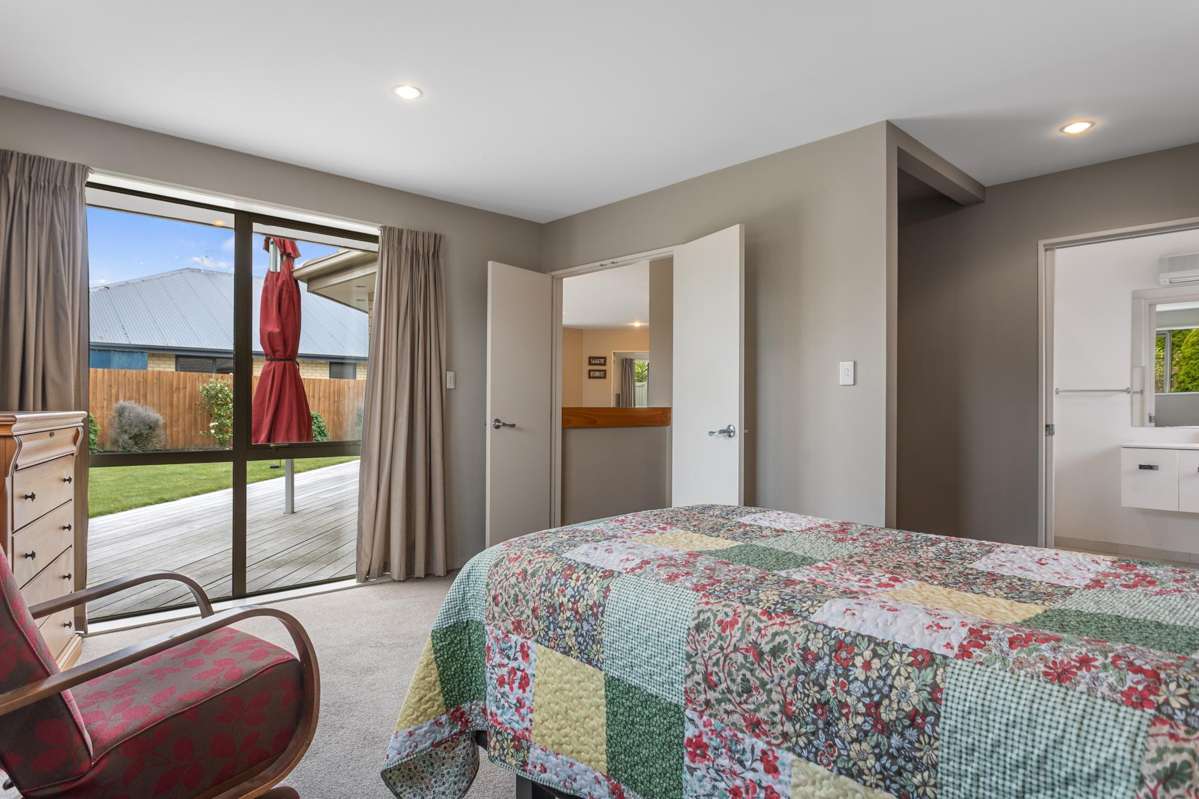 17 Acacia Avenue_5