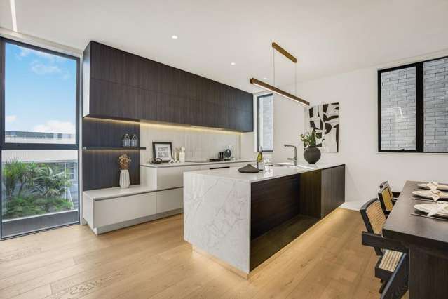 Freestanding Luxury | Walk to the Beach