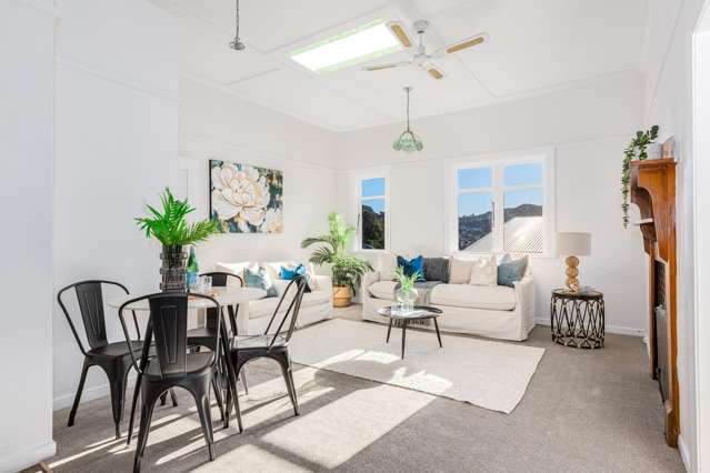 LIGHT, BRIGHT, EASY ISLAND BAY LIVING