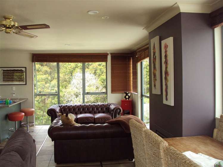 28 Russell Heights Russell_15