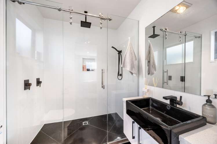 88 Kaipatiki Road Glenfield_16