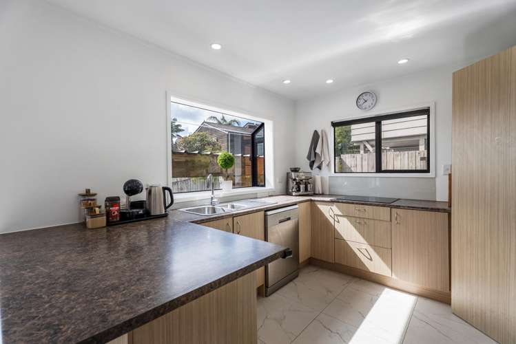 2/67 Langana Avenue Browns Bay_7