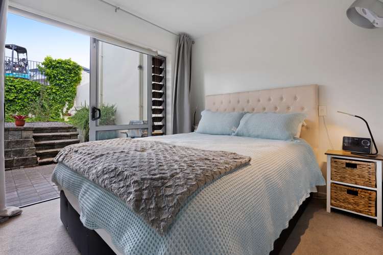 E4/71 Spencer Road Oteha_9