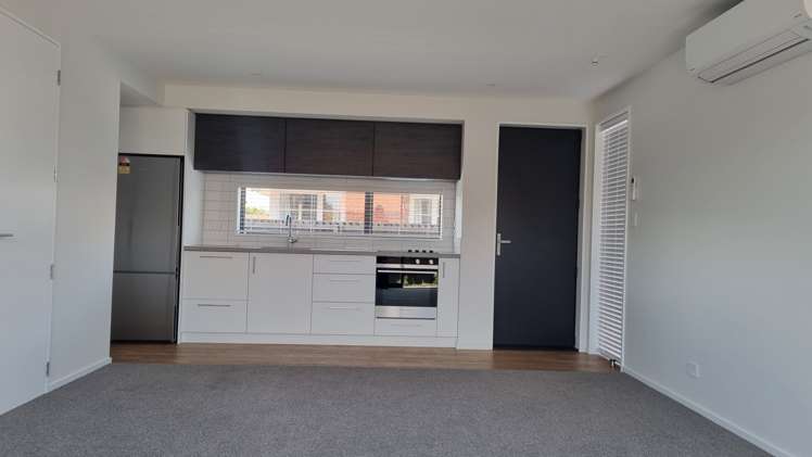 2/11 Halliwell Avenue 1505_1