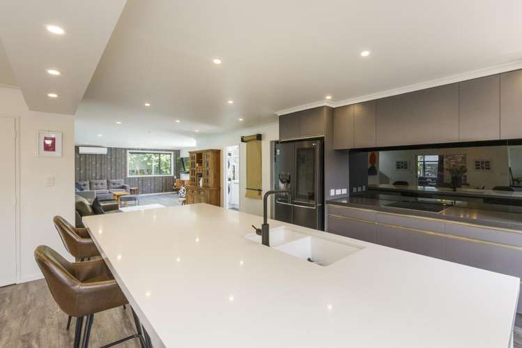 2 Huata Place West End_8