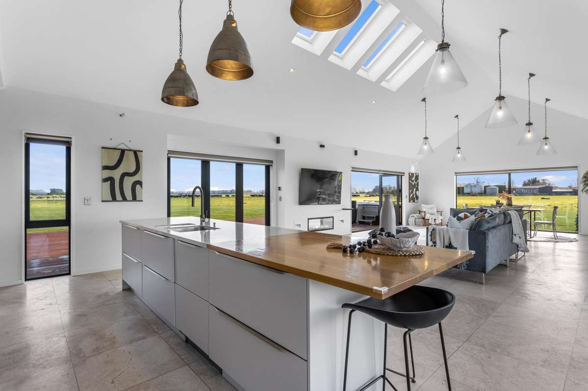 585 Coutts Island Road_1