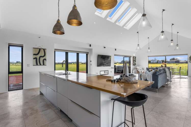 585 Coutts Island Road_5