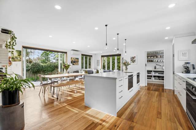 Private family oasis with style and sun
