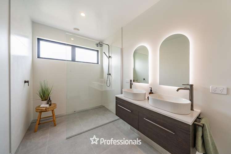 8 Maire Street Woburn_12