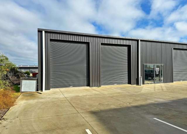 Modern high stud warehouse in Waiwhakaiho