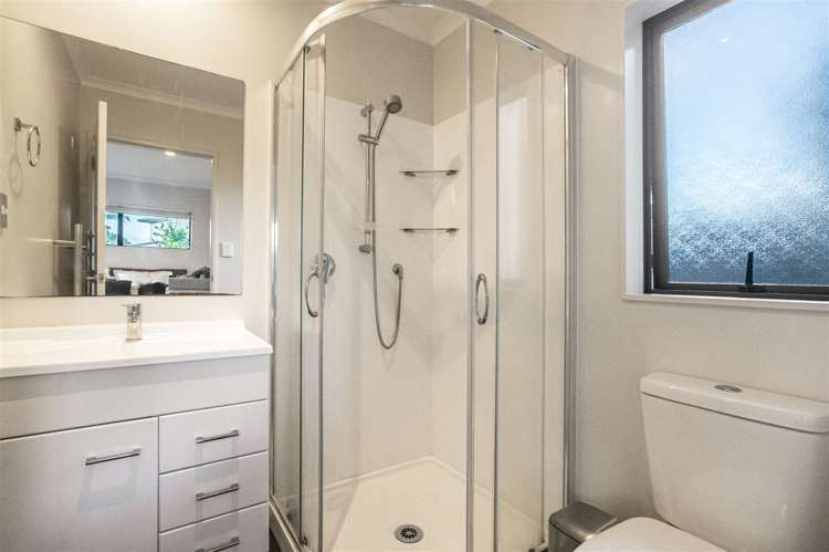 33a Gill Avenue Te Atatu Peninsula_12