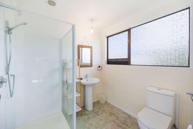 9 Shamrock Street Takaro_10