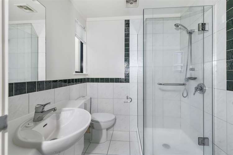 16 Mayall Avenue Beach Haven_13