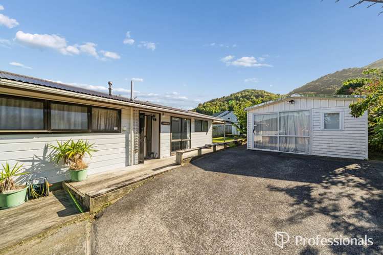 41 Antrim Crescent Wainuiomata_11