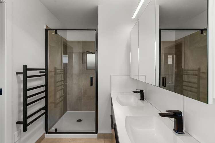 27 Hikawera Drive Frimley_12