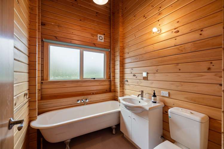 19b Tuawera Terrace Sumner_11