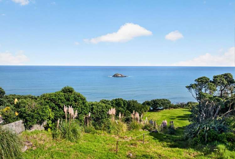 9 Ngatira Road Muriwai Beach_5