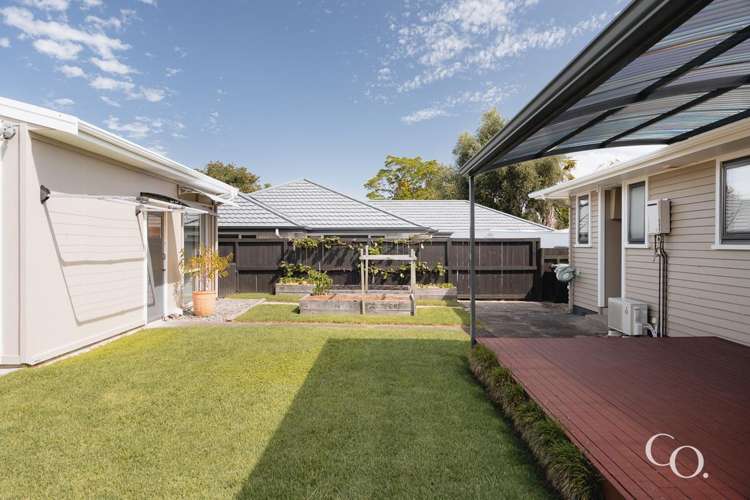 13 Bristol Avenue Brookfield_16