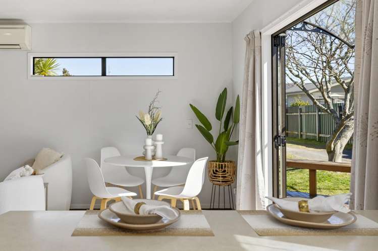 2/10 Koha Road Town Centre_10