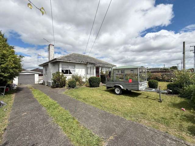 Generously Sized Three Bedroom - Papakura