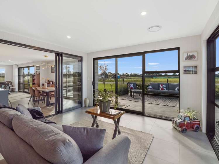 12 Meadowlands Green Allenton_17