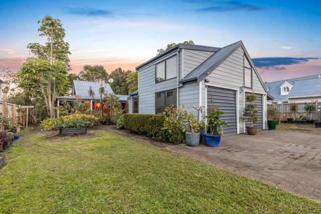 Natural Warmth, Privacy and Potential On 810m2