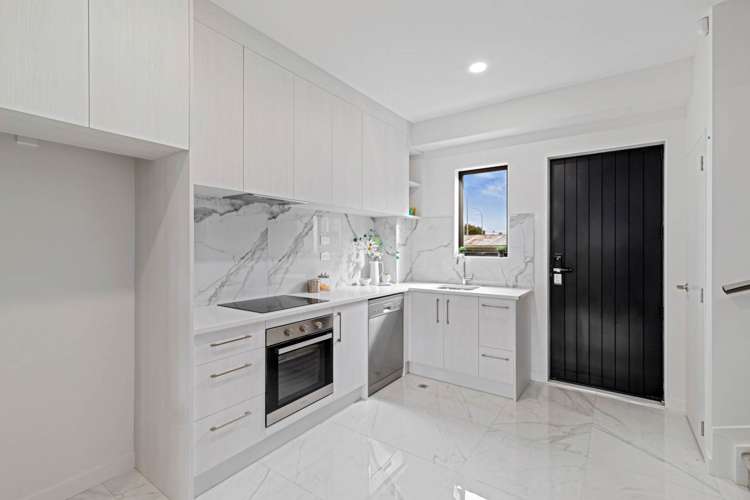 8/3 Beach Road Te Atatu Peninsula_2