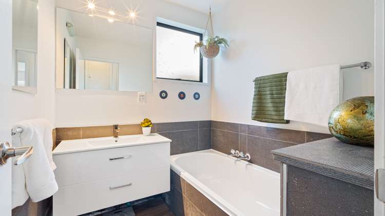 45 Karnak Crescent Russley_12