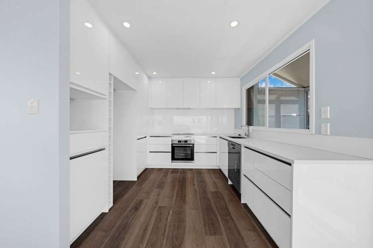 2/4 Rangitoto Terrace_5