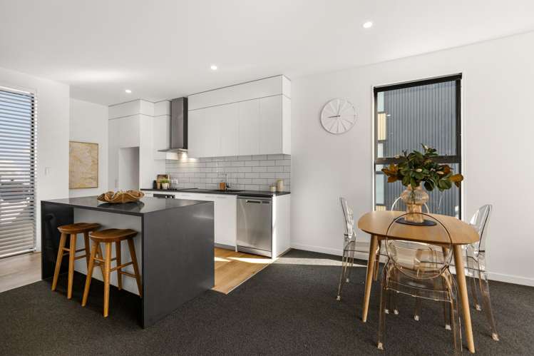 2/20 Trent Street Island Bay_5
