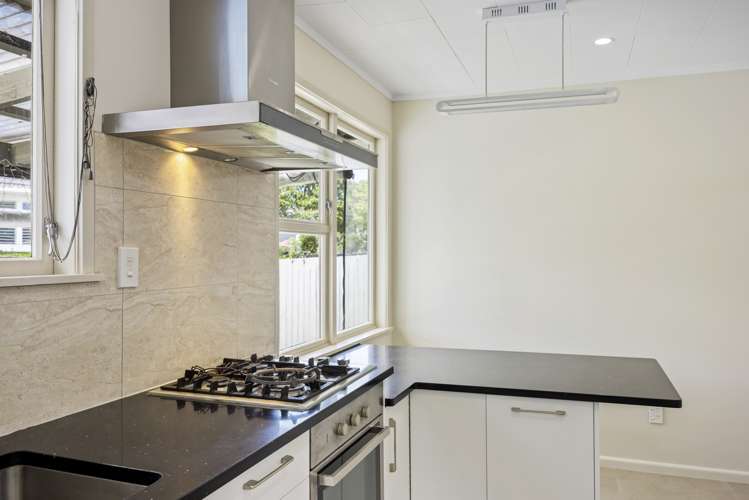 18 Rewarewa Road Te Atatu Peninsula_7