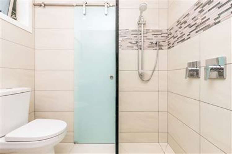 1/2 Coniston Avenue Te Atatu South_8