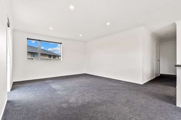 12 Saint Michael Crescent One Tree Point_39