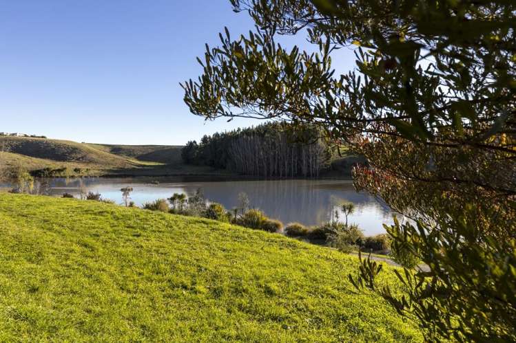 18 Lake View Place Fairhall_16
