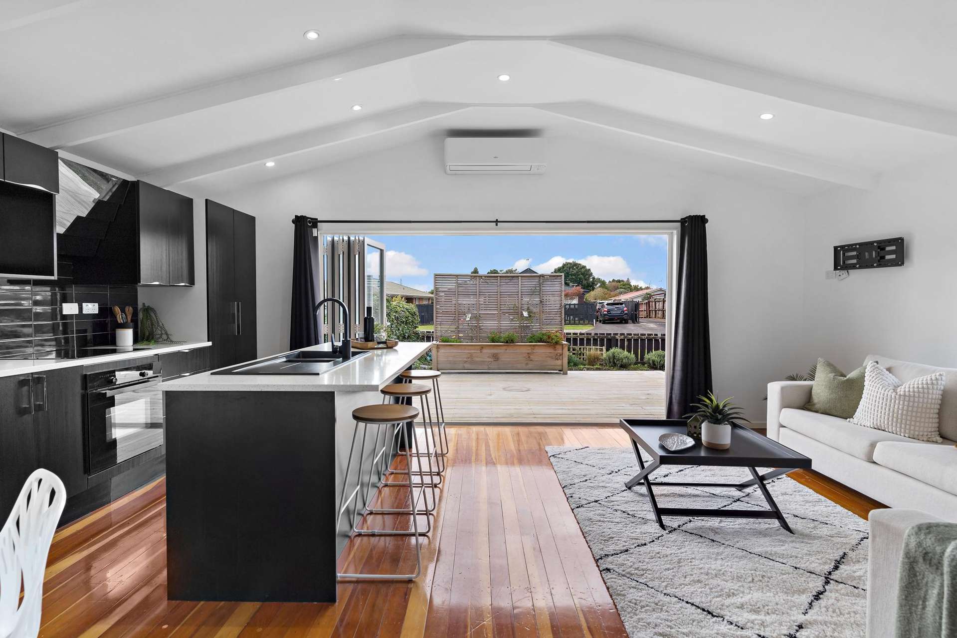 1/6 Mcleod Road Manurewa_0