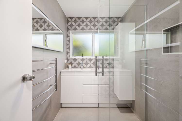 2/59 Archibald Road Kelston_17