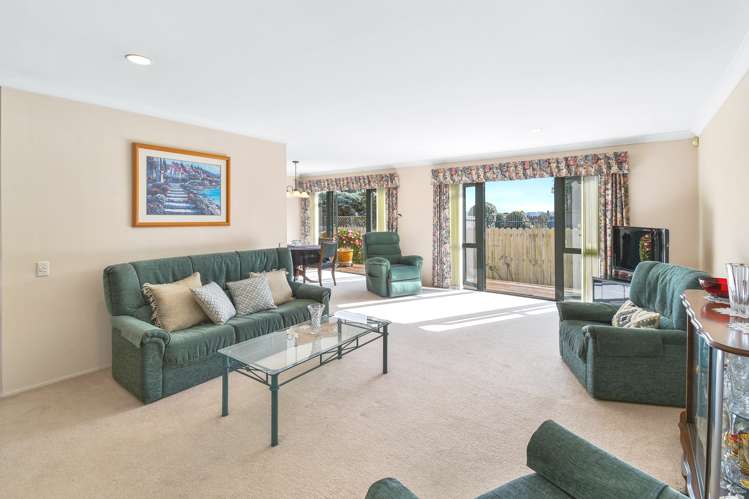 2/5 Ribbonwood Crescent Goodwood Heights_1