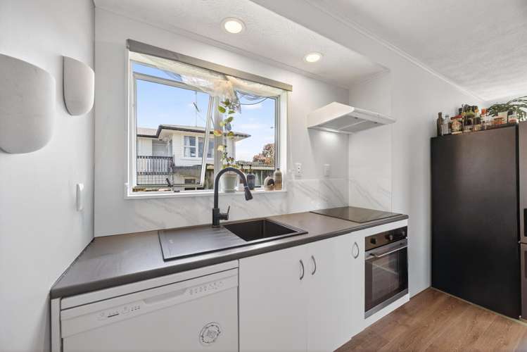 2/32A Helena Street Massey_13