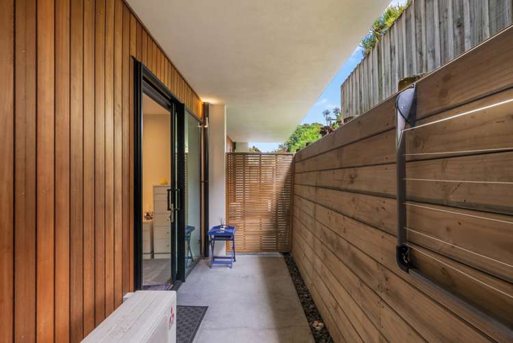 2/2 Matatua Road Raumati Beach_17