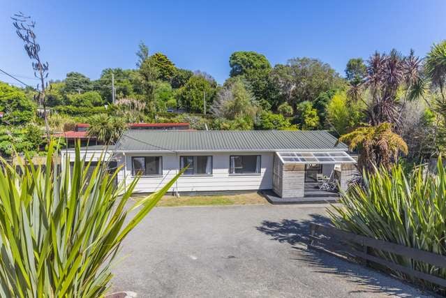 Sun, space & coastal charm in Raumati South