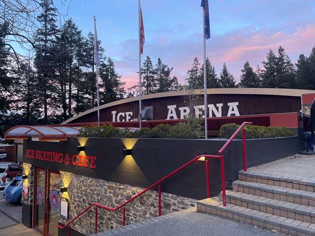 Queenstown ice skating rink on market